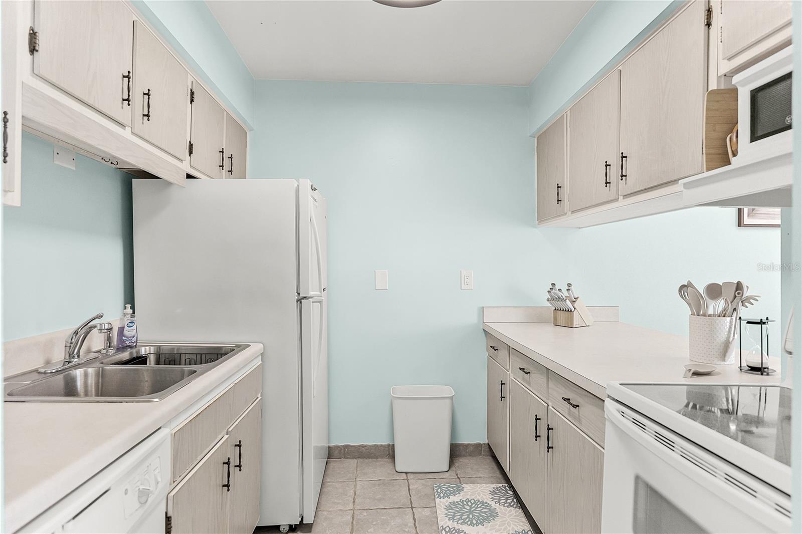 Image 11 of 49 For 4225 Atlantic Avenue 2070