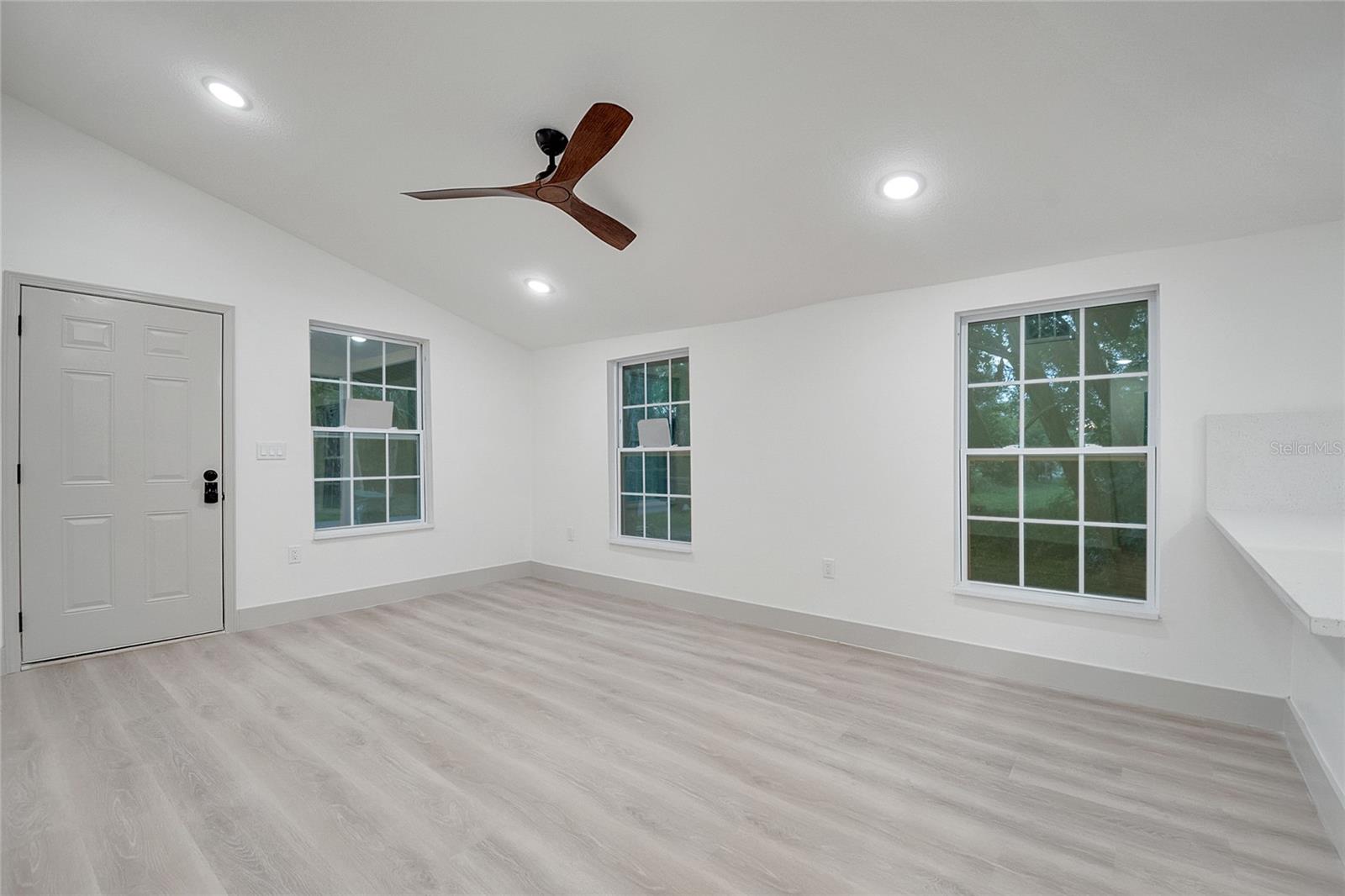 Image 9 of 29 For 641 Beresford Road