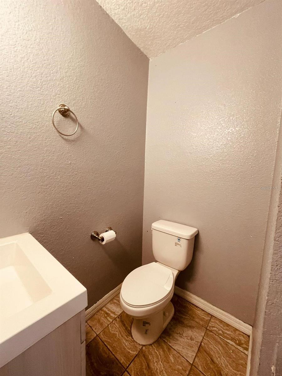 Image 34 of 41 For 3415 N Goldenrod Rd