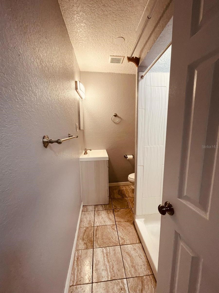 Image 37 of 41 For 3415 N Goldenrod Rd