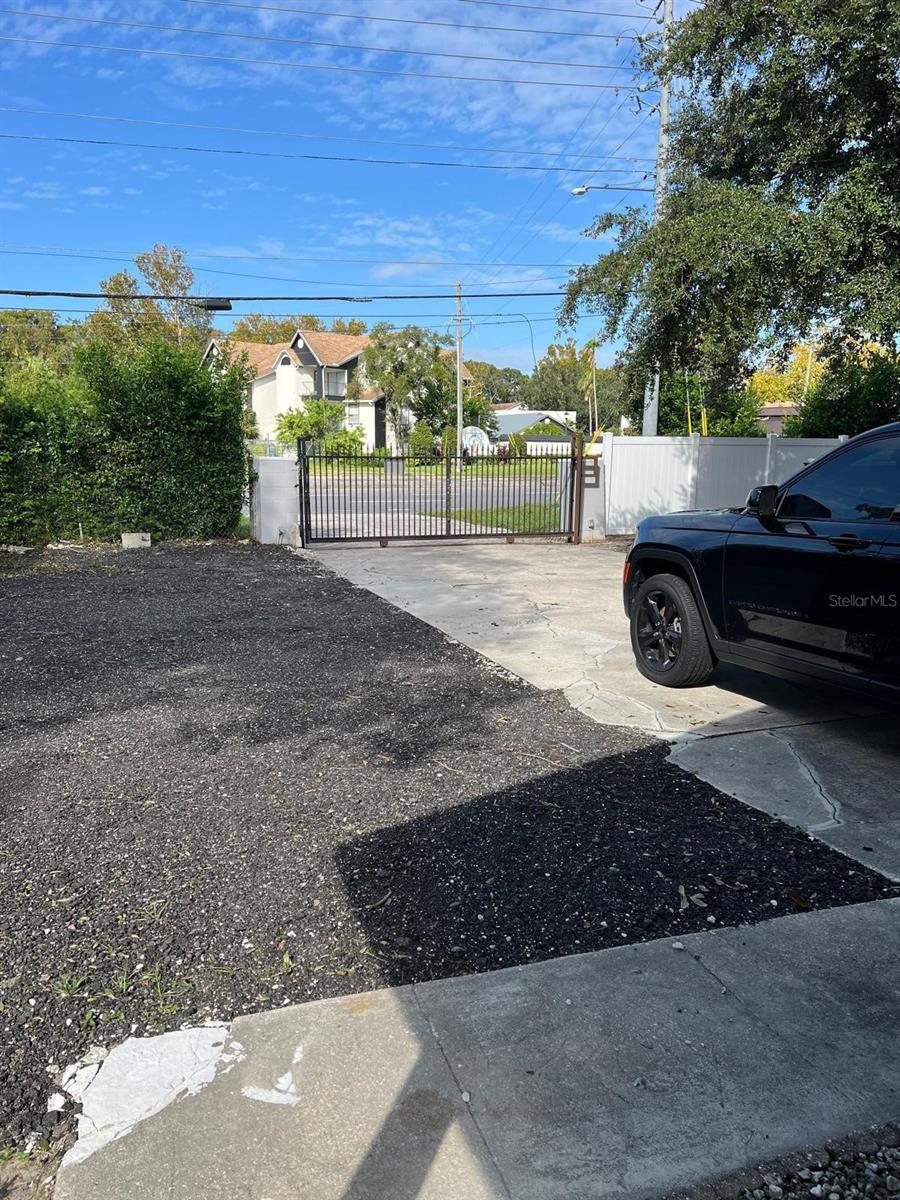 Image 5 of 41 For 3415 N Goldenrod Rd
