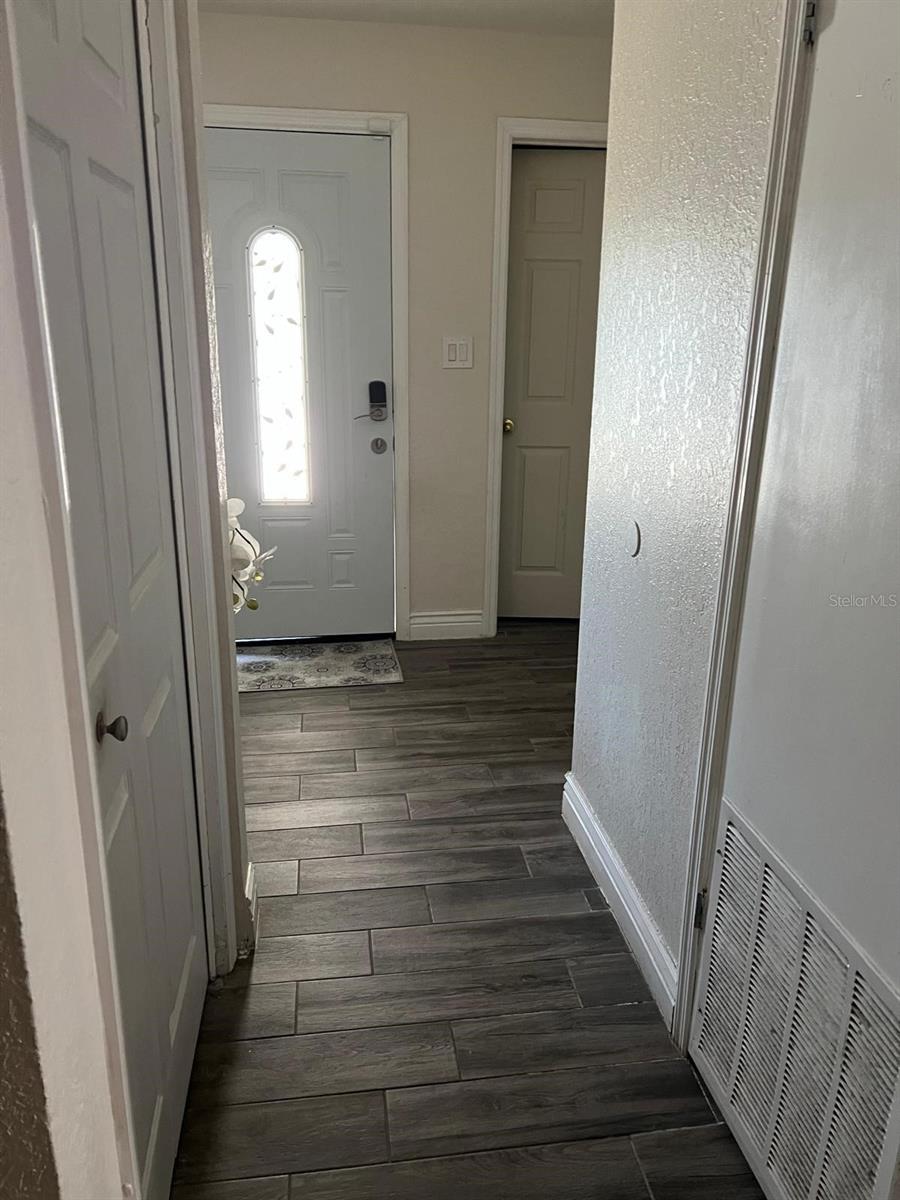 Image 7 of 41 For 3415 N Goldenrod Rd