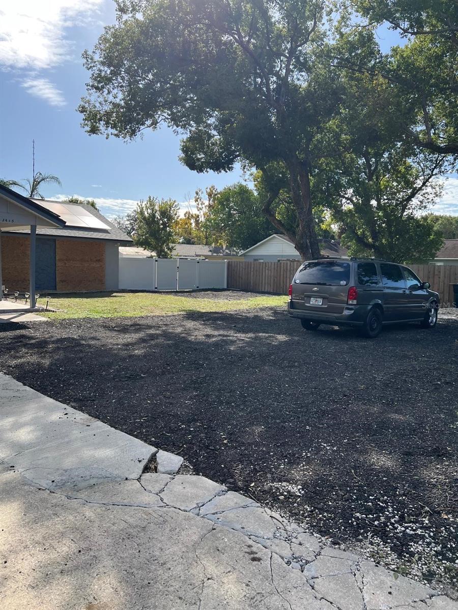 Image 8 of 41 For 3415 N Goldenrod Rd