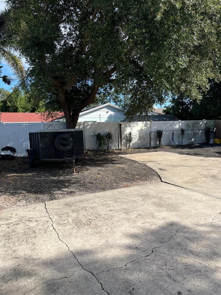 Image 9 of 41 For 3415 N Goldenrod Rd