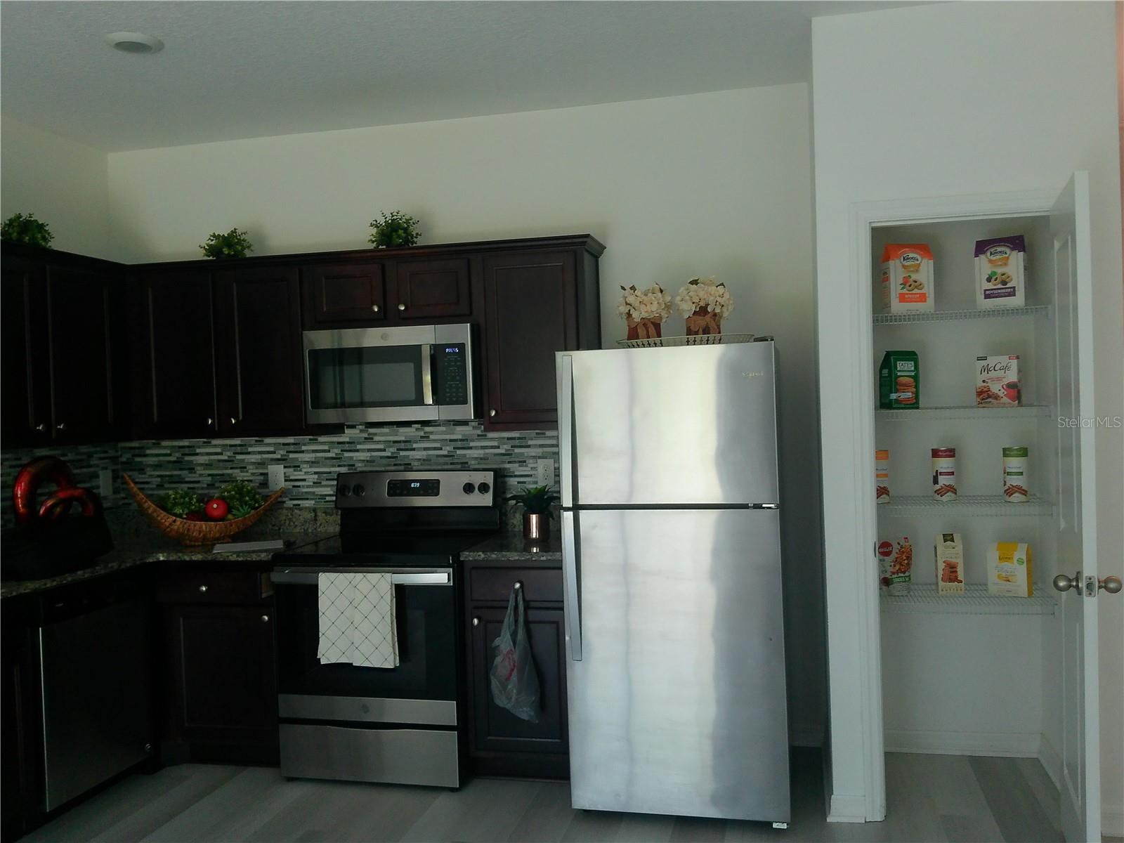 Image 10 of 22 For 947 Grandin Street