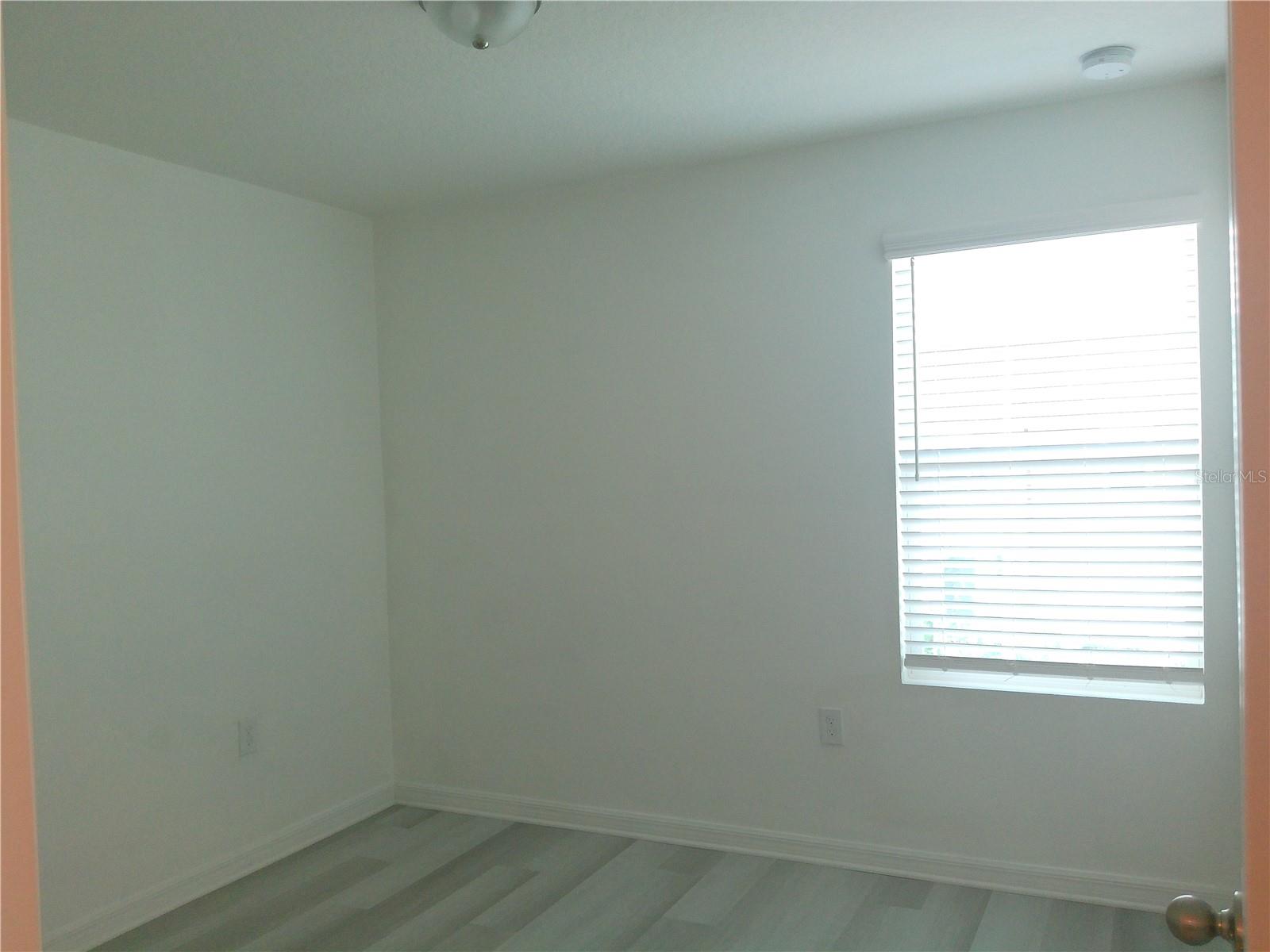 Image 14 of 22 For 947 Grandin Street