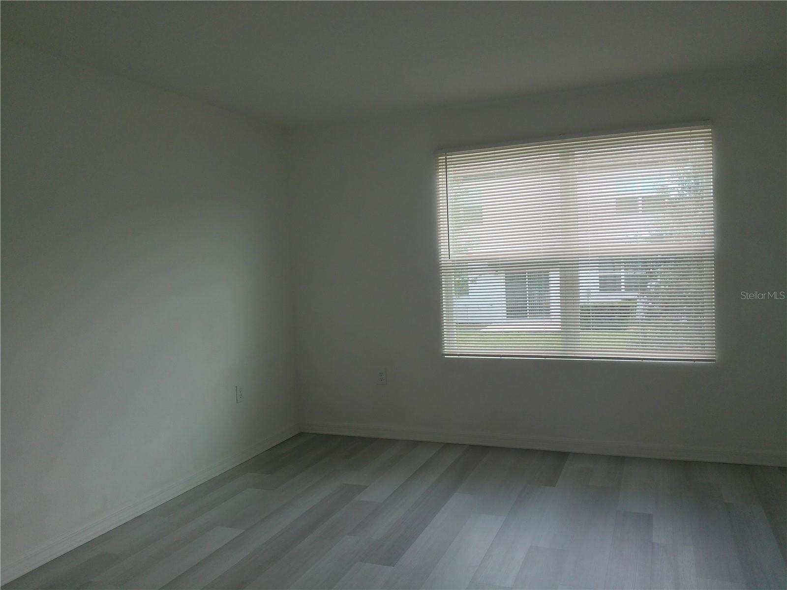 Image 16 of 22 For 947 Grandin Street
