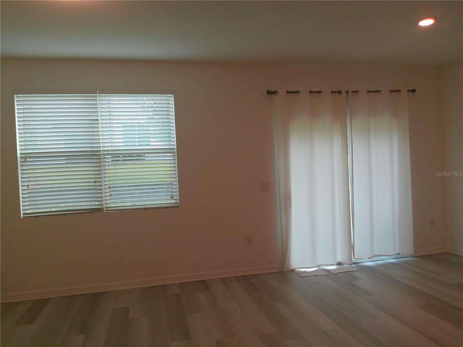 Image 22 of 22 For 947 Grandin Street