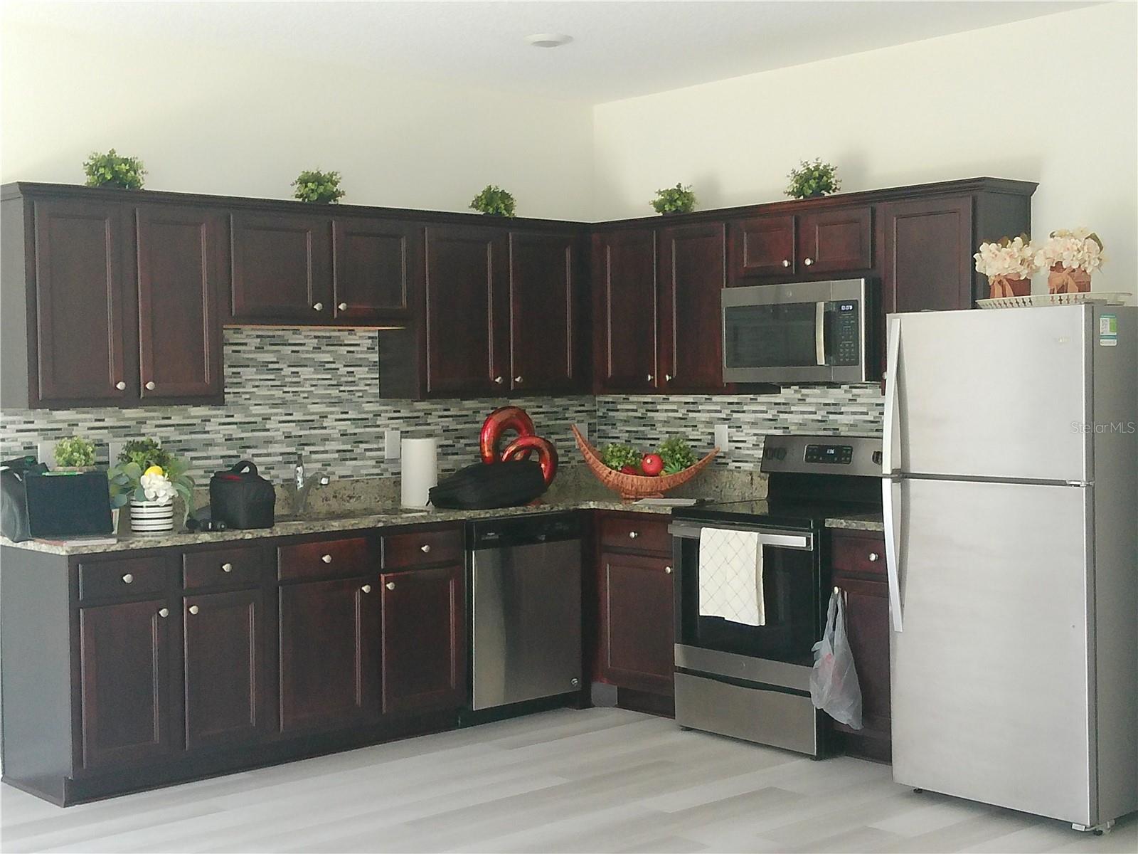 Image 7 of 22 For 947 Grandin Street