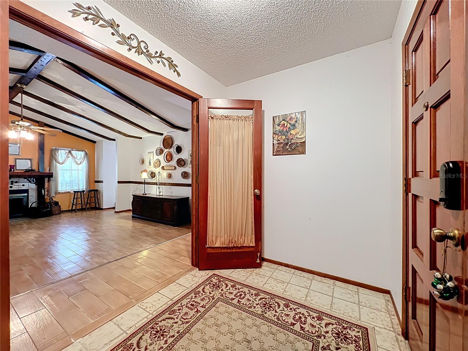 Image 17 of 44 For 10315 Taraby Court