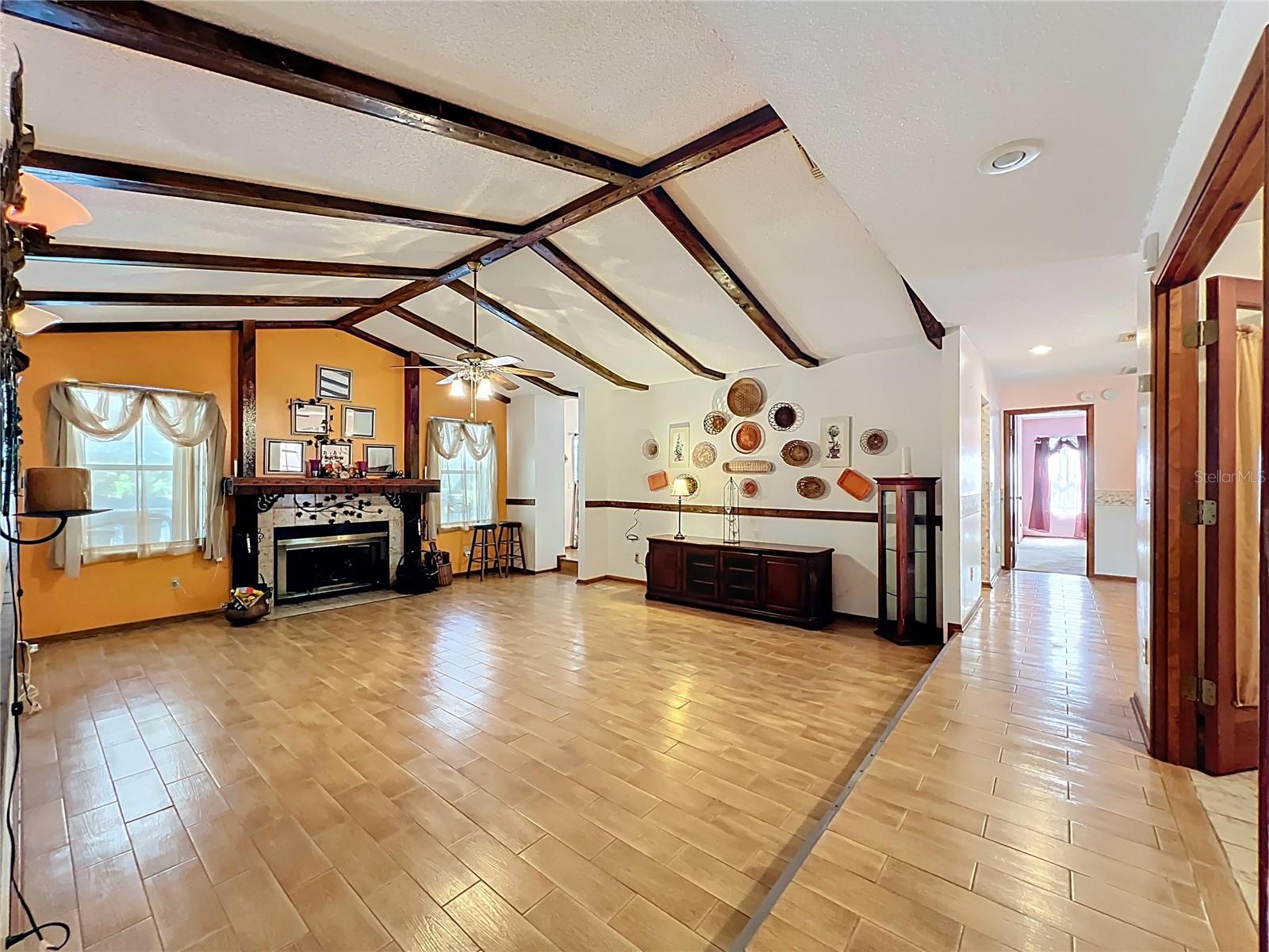 Image 19 of 44 For 10315 Taraby Court
