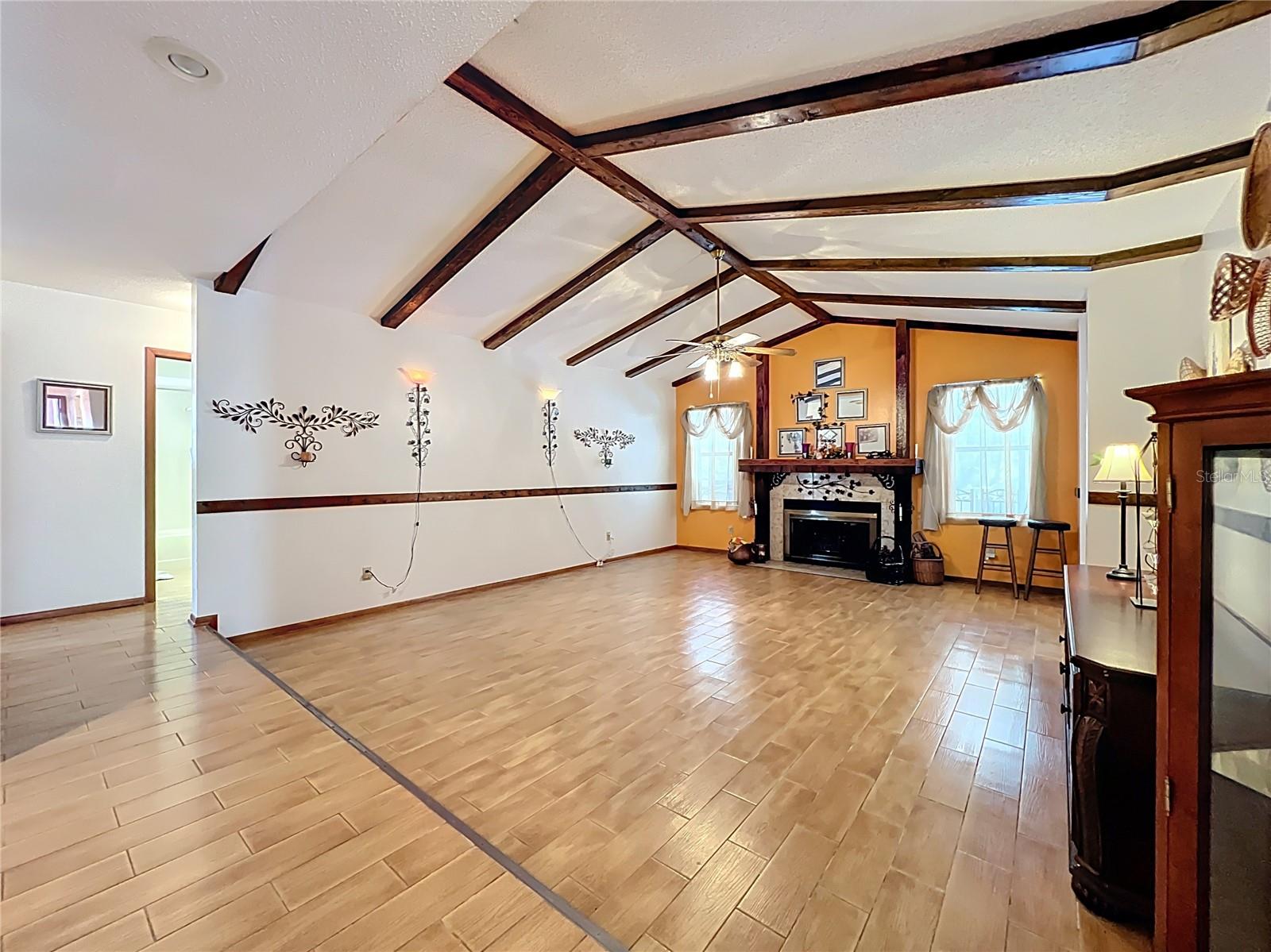 Image 21 of 44 For 10315 Taraby Court