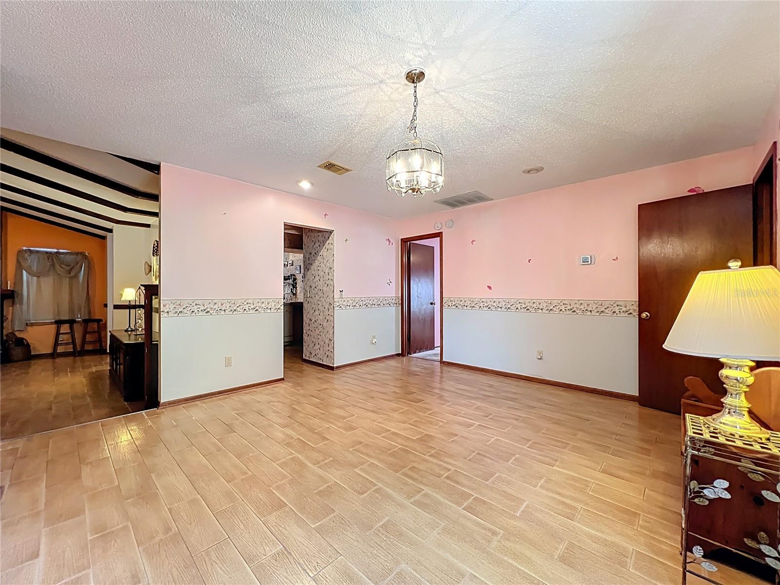 Image 23 of 44 For 10315 Taraby Court