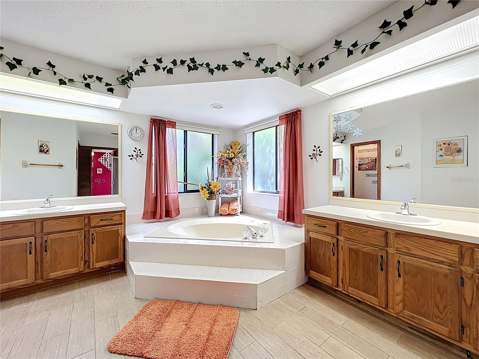 Image 30 of 44 For 10315 Taraby Court
