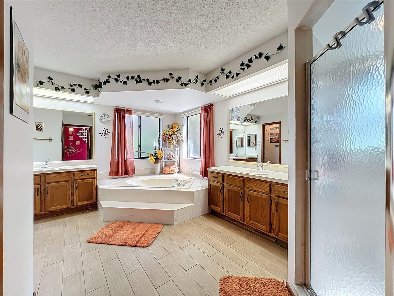 Image 31 of 44 For 10315 Taraby Court