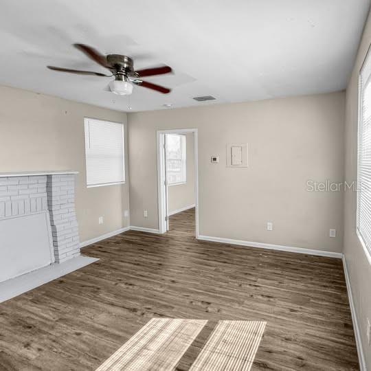 Image 3 of 8 For 321 Ianthe Street 3