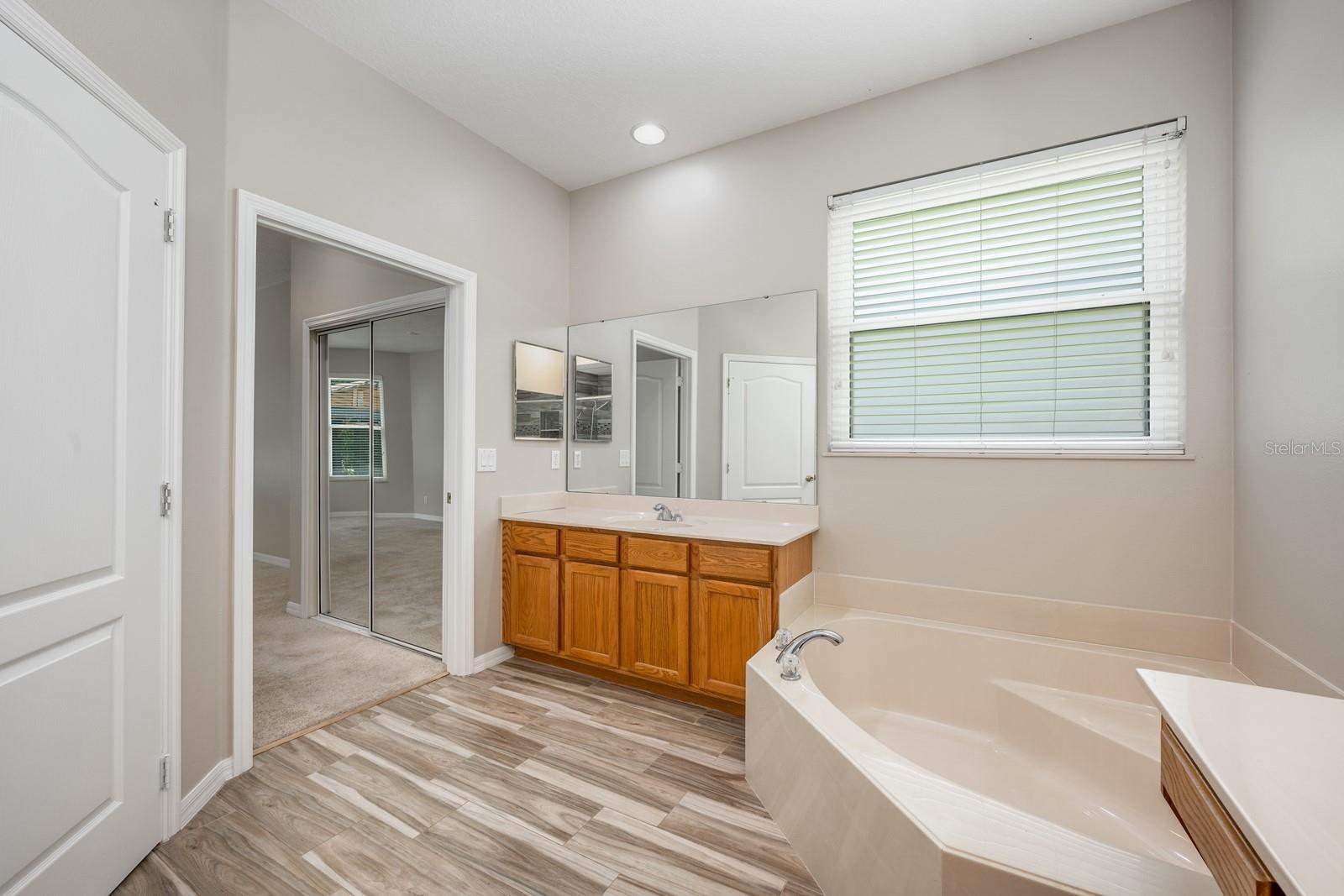 Image 10 of 48 For 2504 Greenwillow Drive