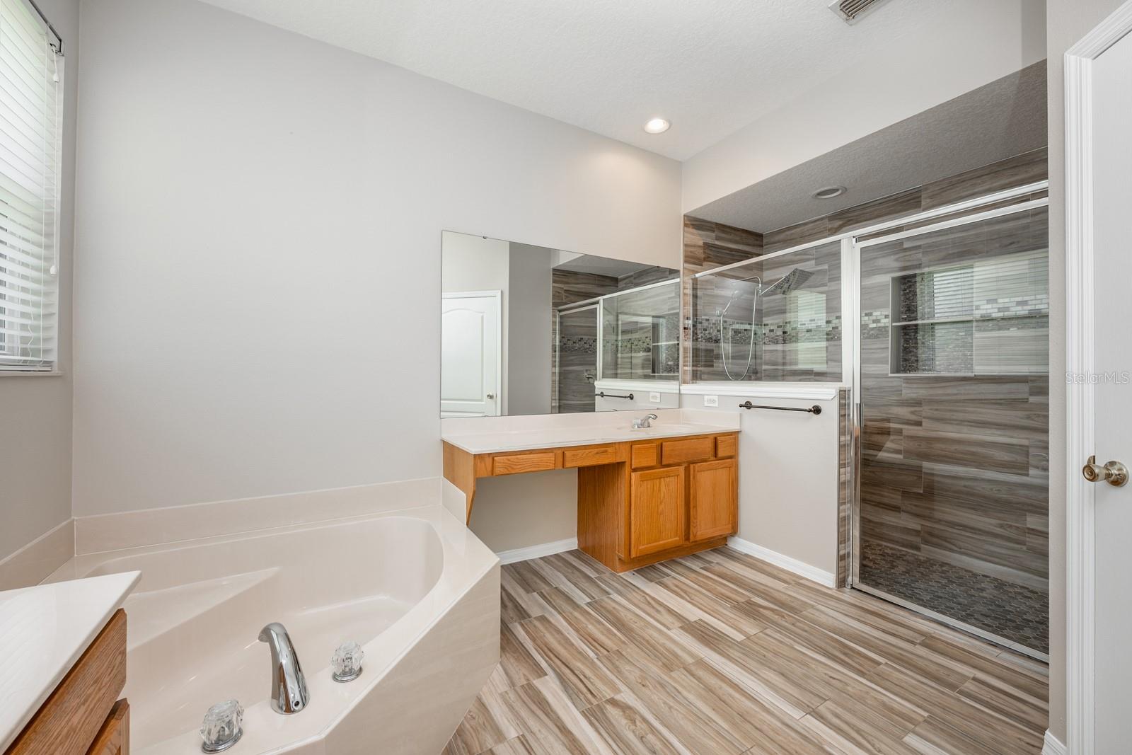 Image 11 of 48 For 2504 Greenwillow Drive
