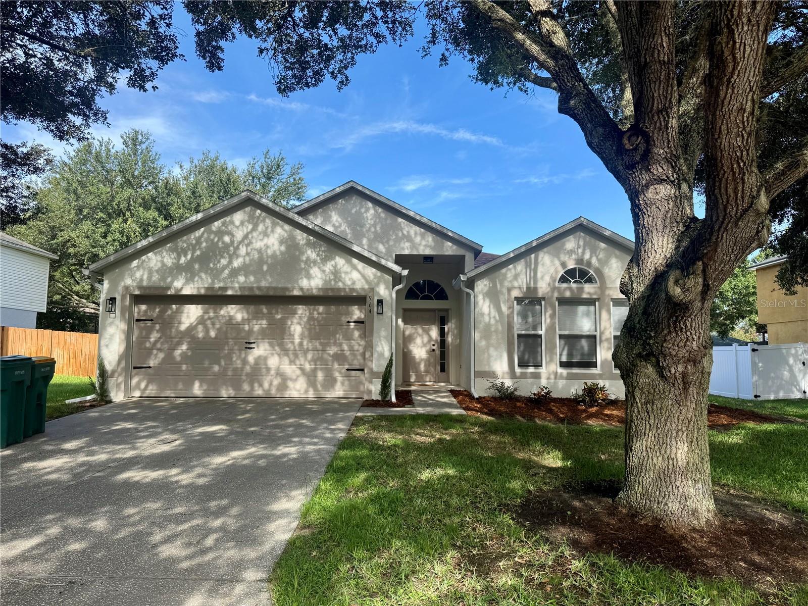 Image 2 of 31 For 964 Vanderbilt Drive