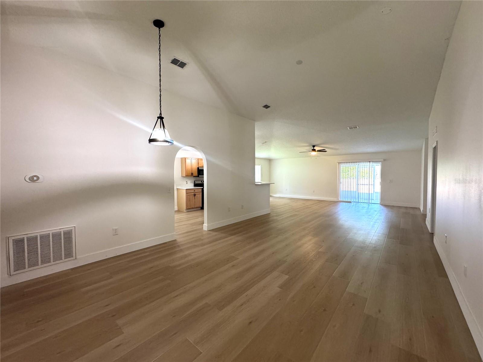 Image 4 of 31 For 964 Vanderbilt Drive