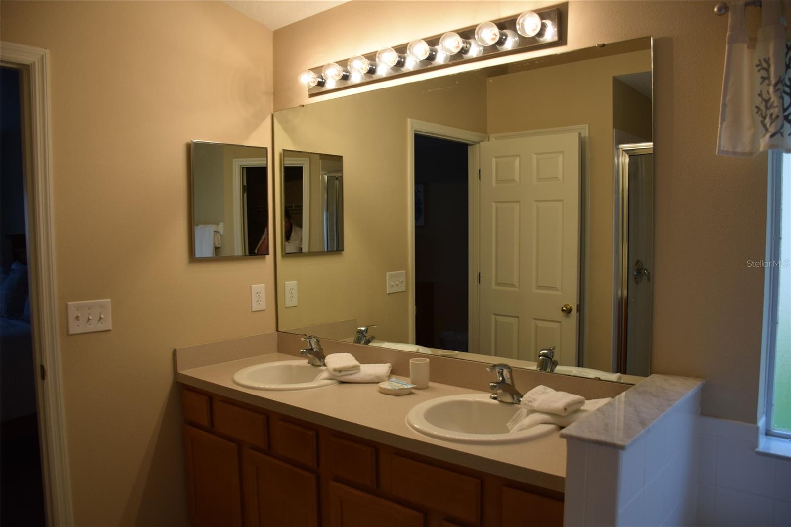 Image 21 of 50 For 1214 Solana Circle