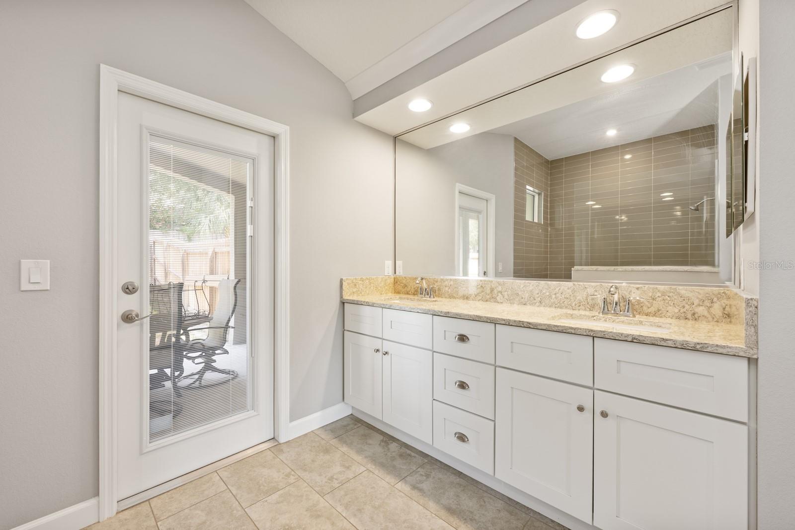 Image 11 of 33 For 915 Crittenden Avenue