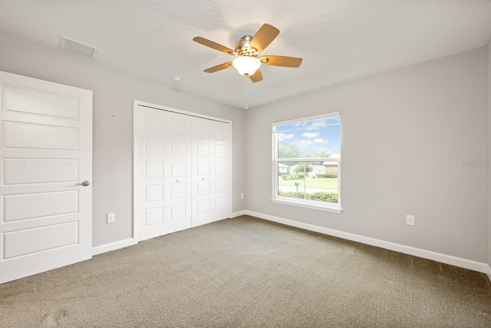 Image 17 of 33 For 915 Crittenden Avenue