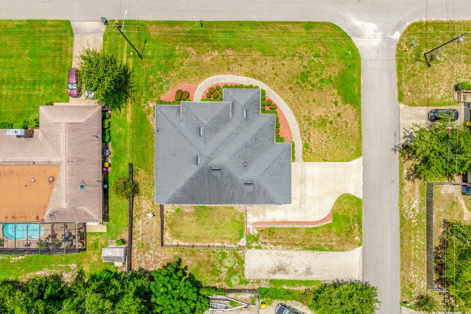 Image 22 of 33 For 915 Crittenden Avenue