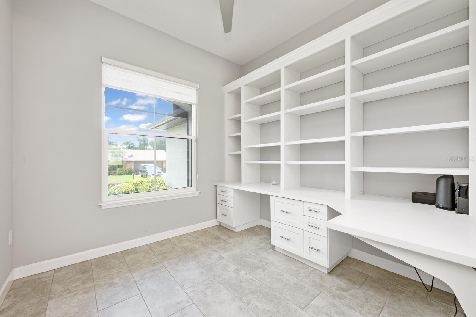Image 31 of 33 For 915 Crittenden Avenue