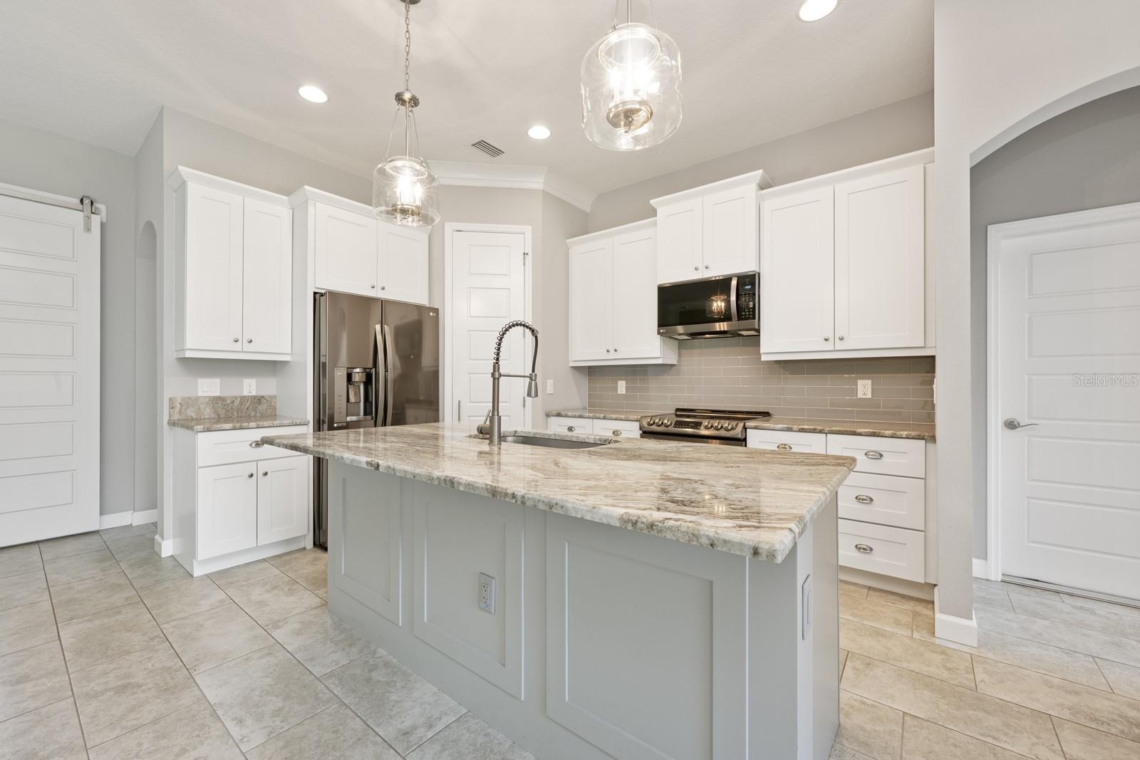 Image 5 of 33 For 915 Crittenden Avenue