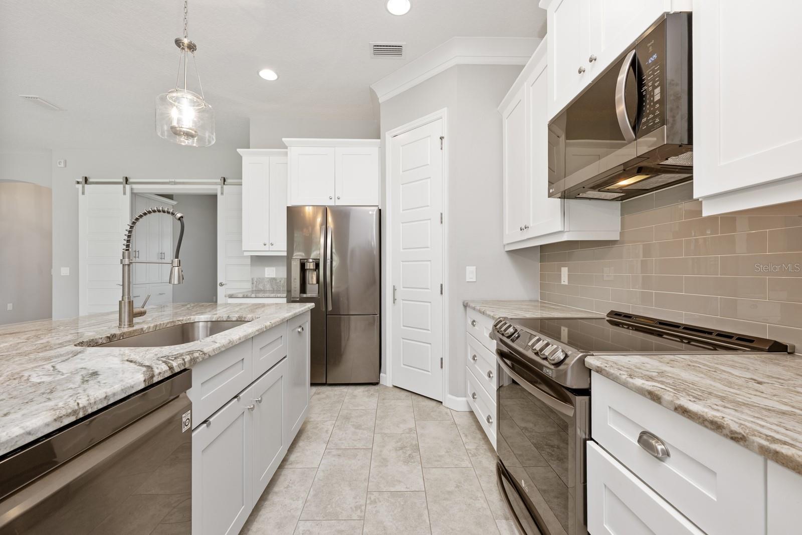 Image 6 of 33 For 915 Crittenden Avenue