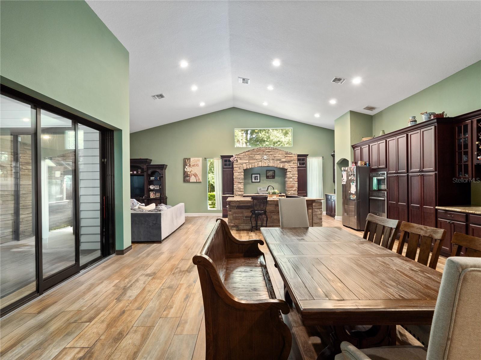 Image 11 of 47 For 2101 Silver Leaf Court