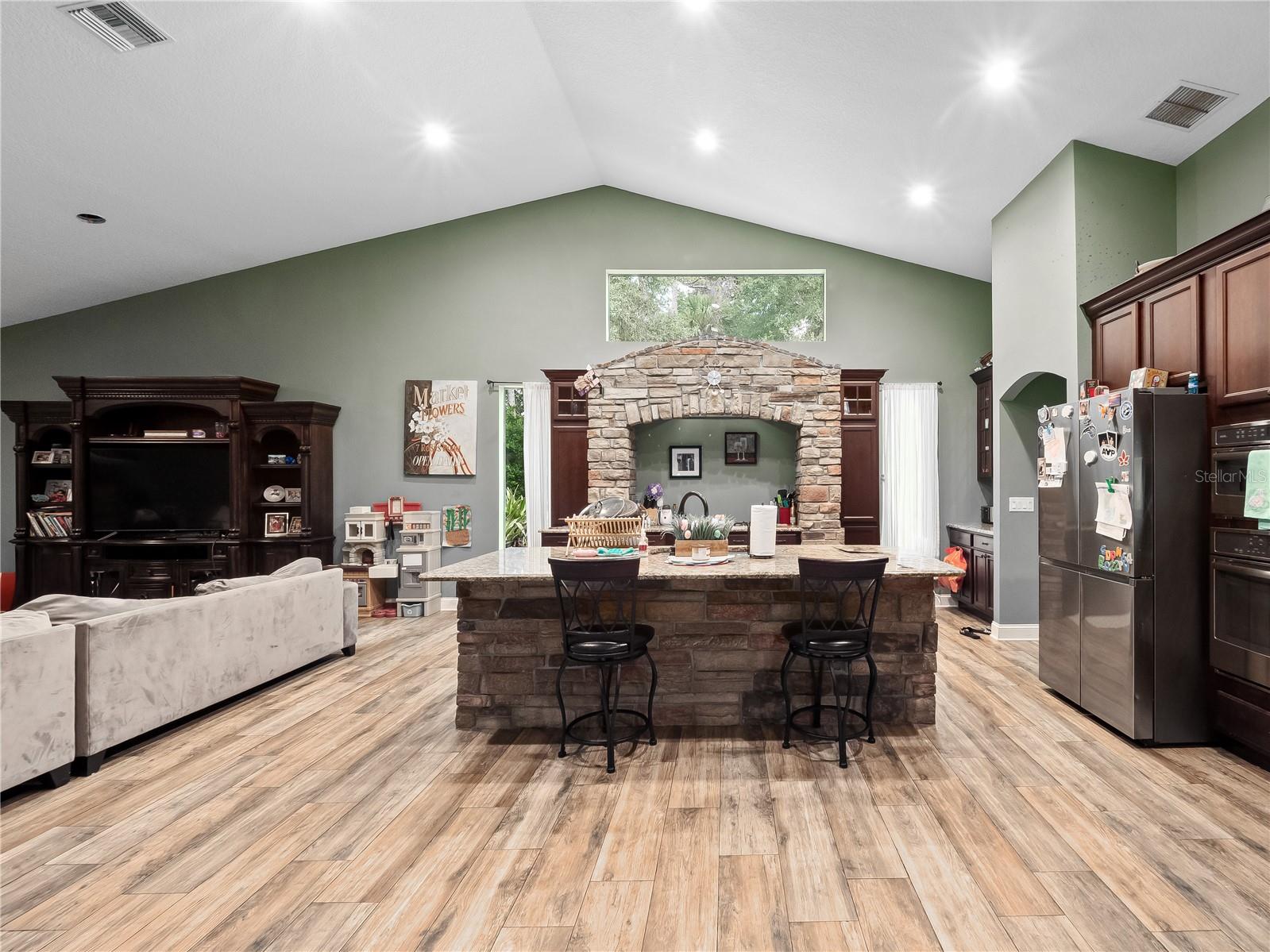 Image 13 of 47 For 2101 Silver Leaf Court