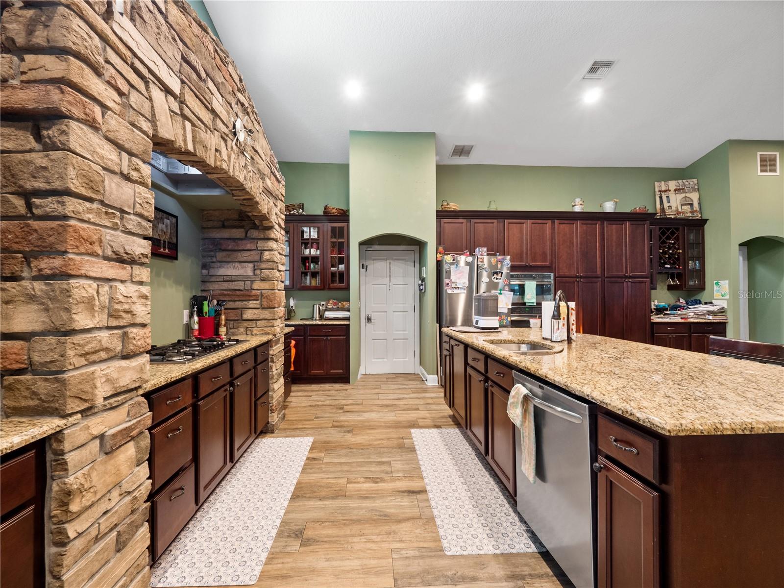 Image 15 of 47 For 2101 Silver Leaf Court