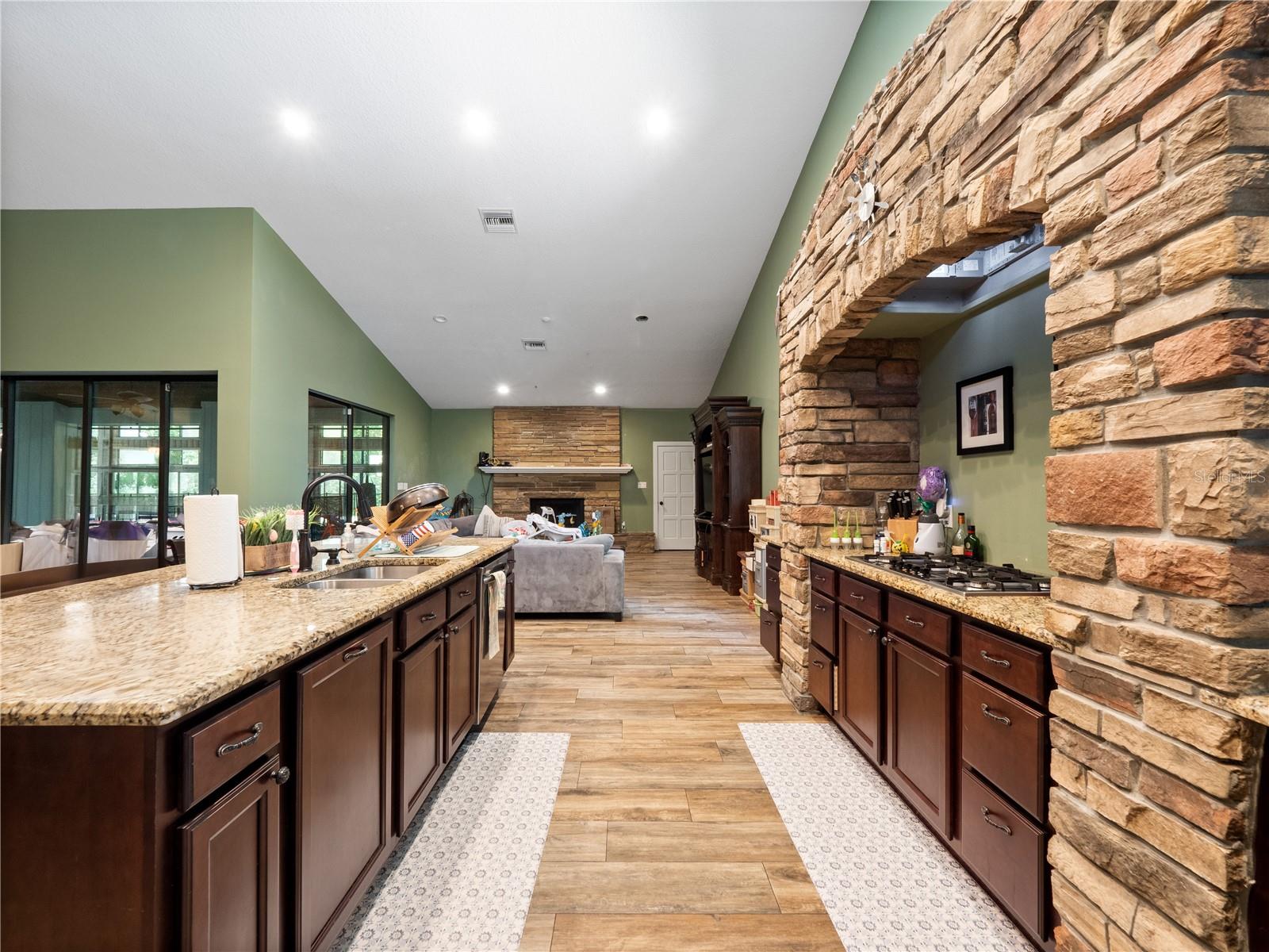 Image 16 of 47 For 2101 Silver Leaf Court