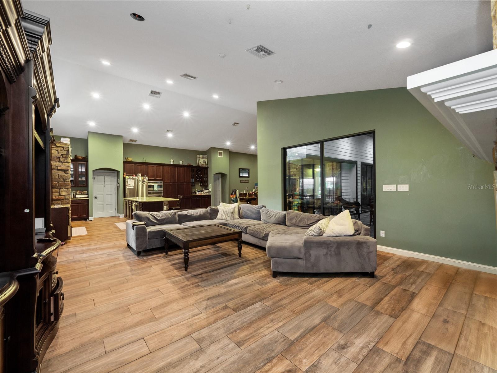 Image 19 of 47 For 2101 Silver Leaf Court