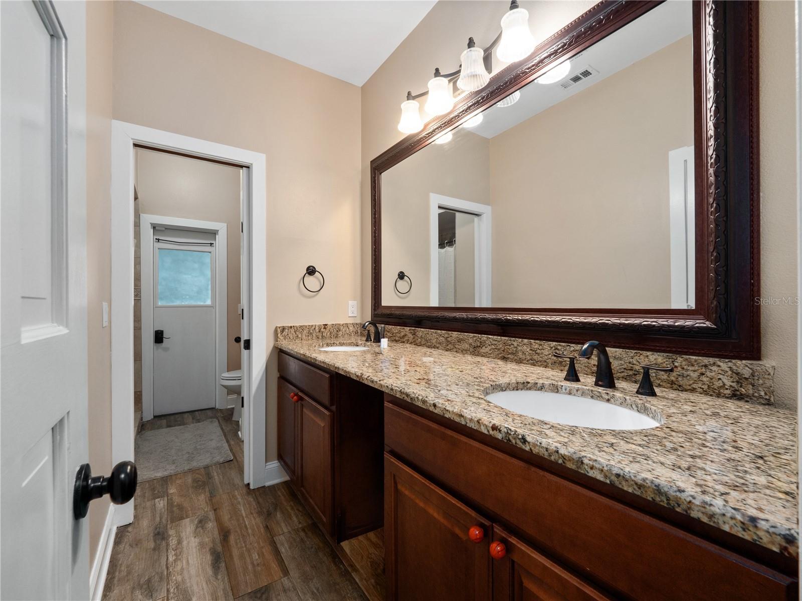 Image 25 of 47 For 2101 Silver Leaf Court