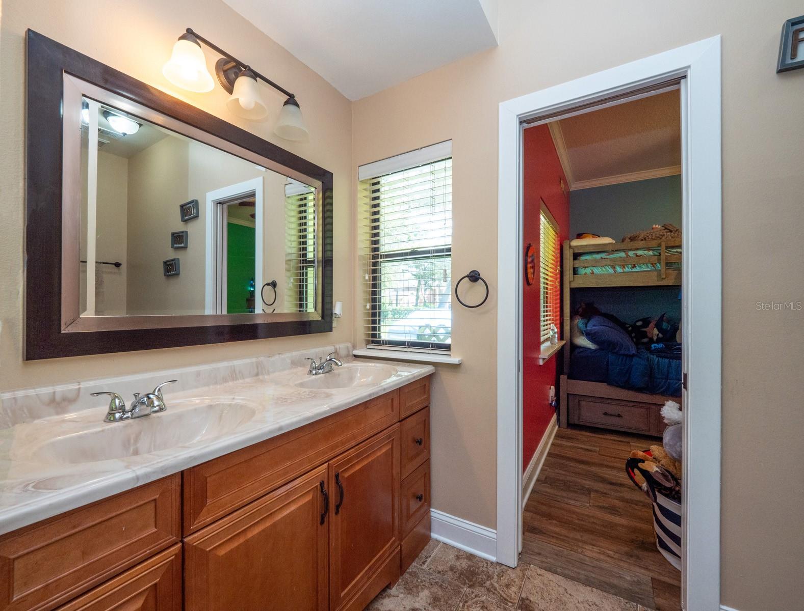 Image 28 of 47 For 2101 Silver Leaf Court