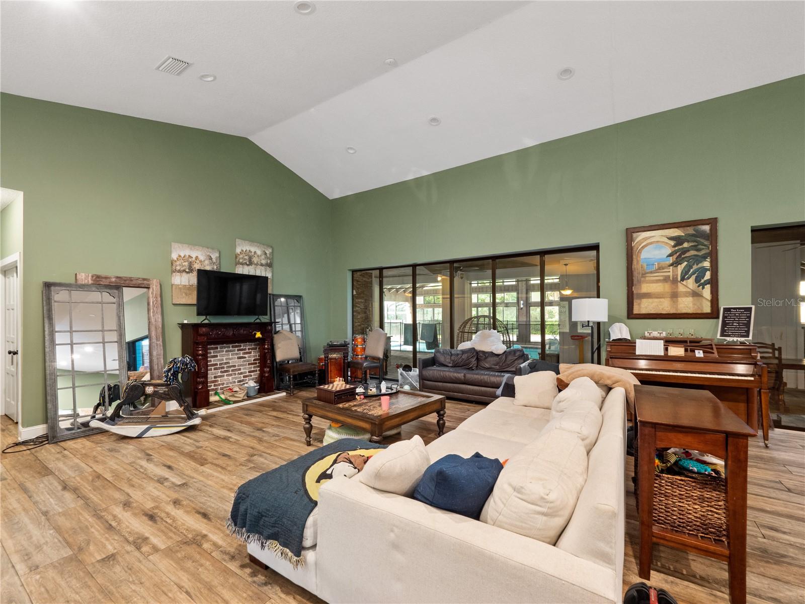 Image 6 of 47 For 2101 Silver Leaf Court