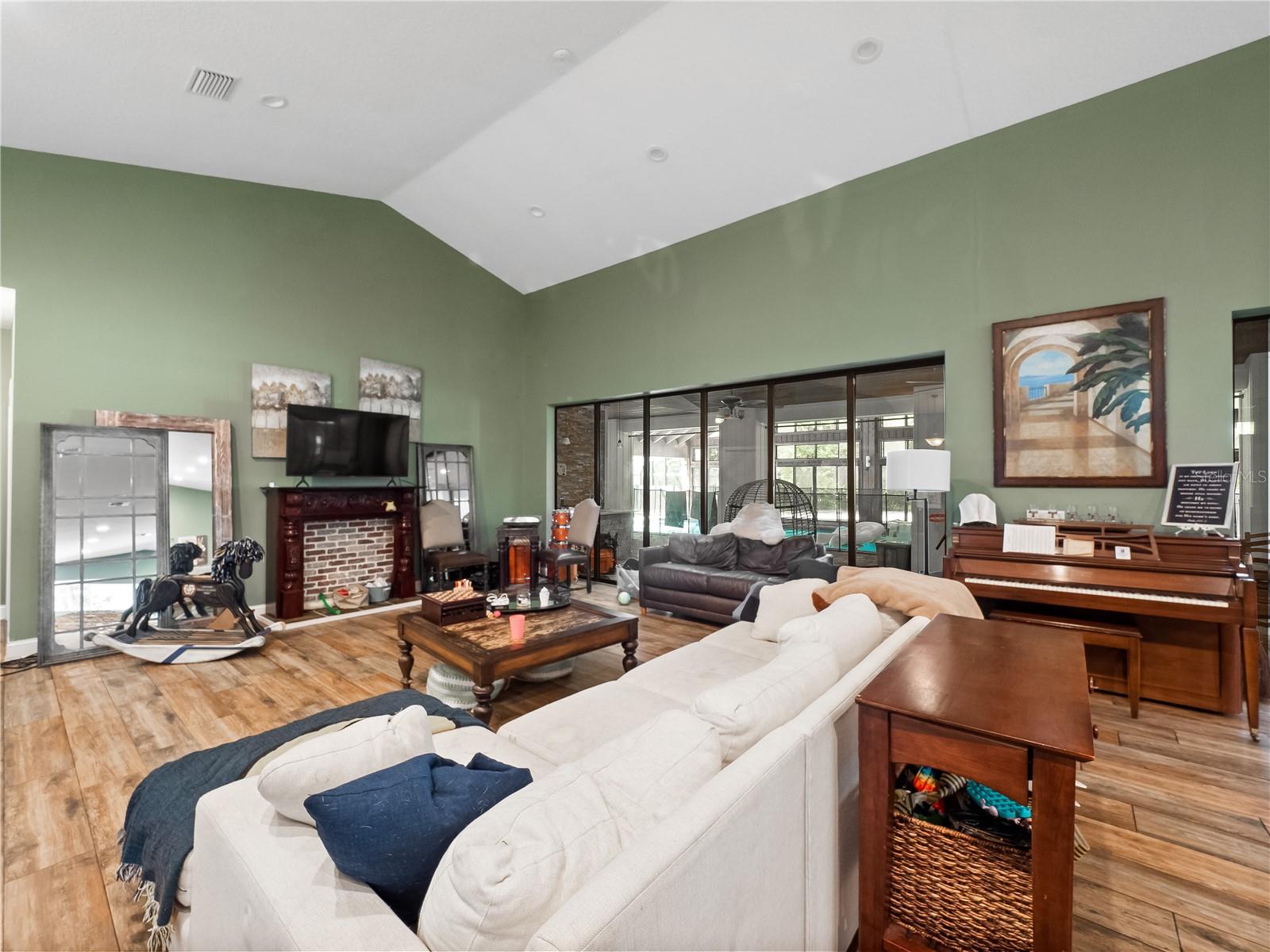 Image 7 of 47 For 2101 Silver Leaf Court