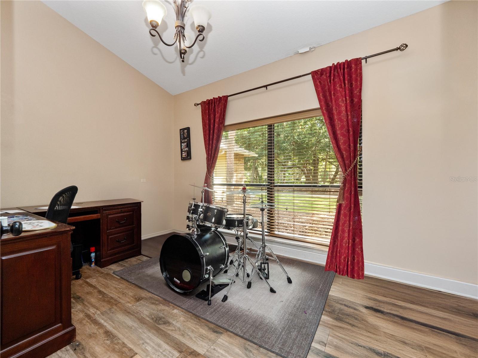 Image 8 of 47 For 2101 Silver Leaf Court