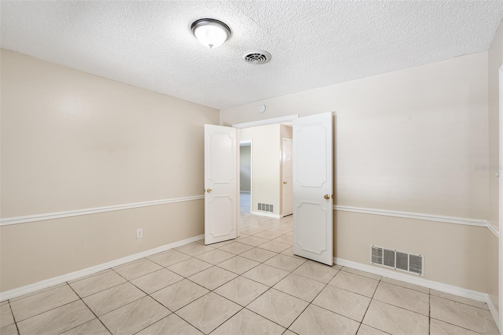 Image 11 of 36 For 806 Highland Drive