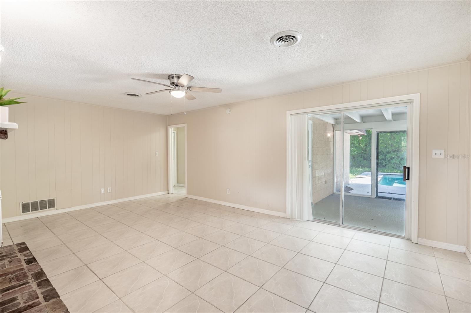 Image 16 of 36 For 806 Highland Drive