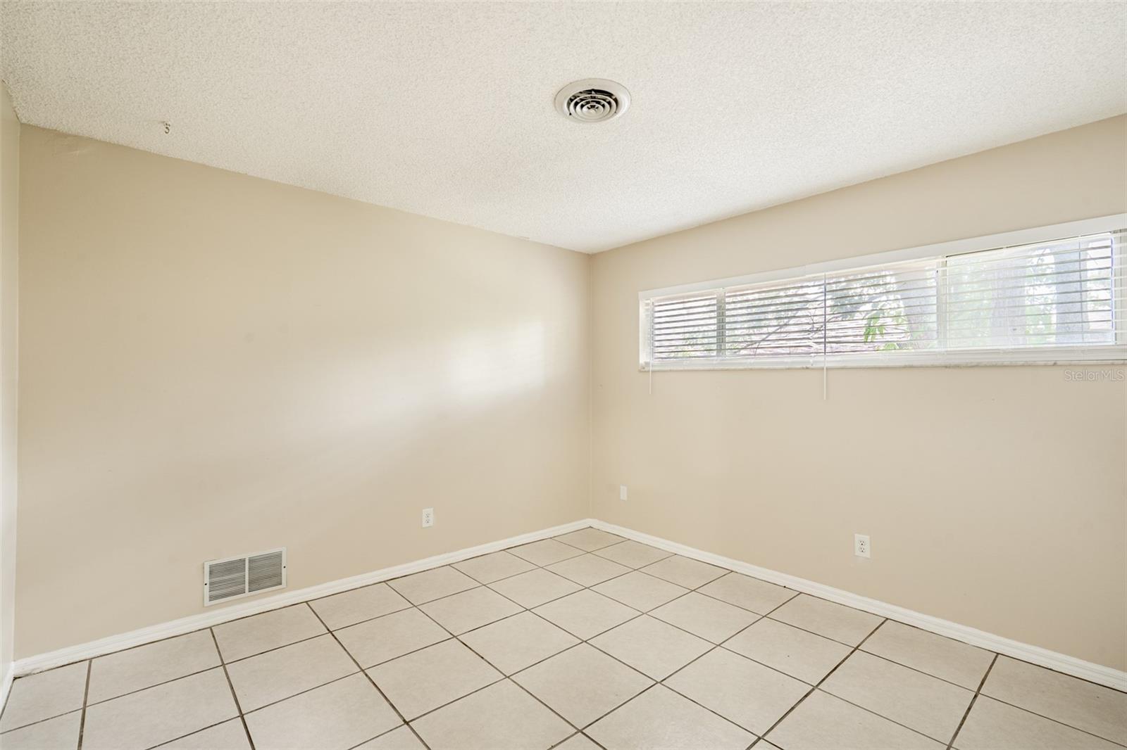 Image 19 of 36 For 806 Highland Drive