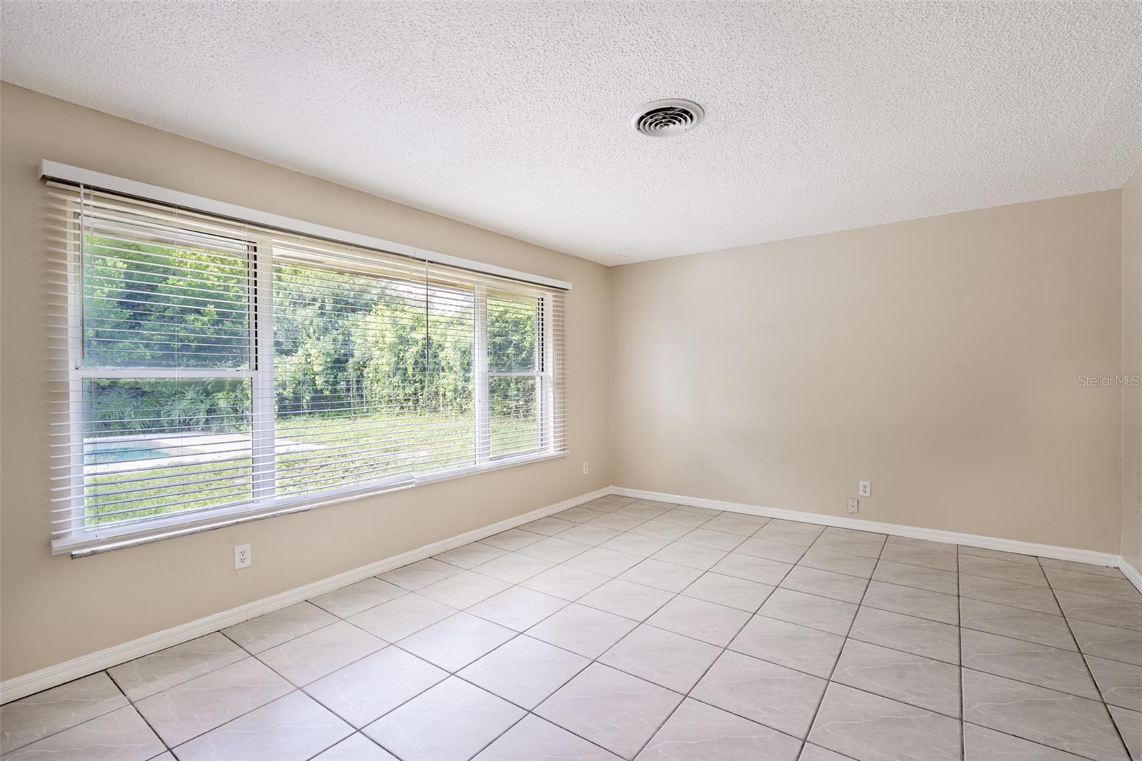 Image 2 of 36 For 806 Highland Drive