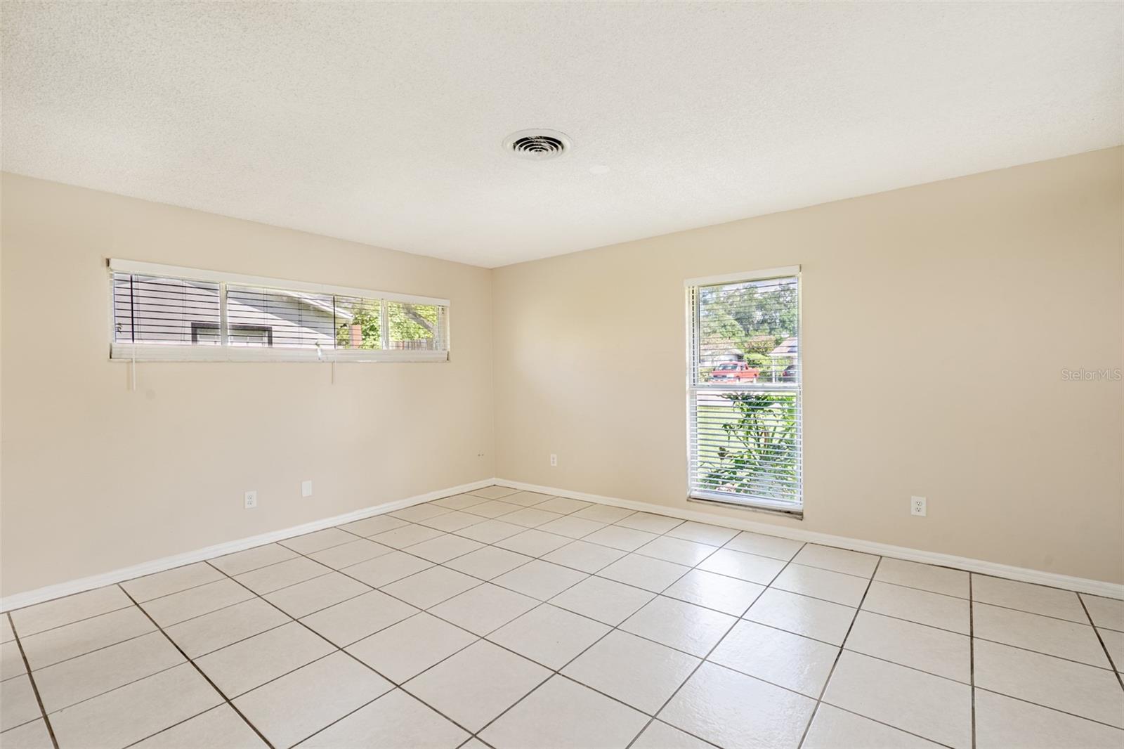 Image 5 of 36 For 806 Highland Drive