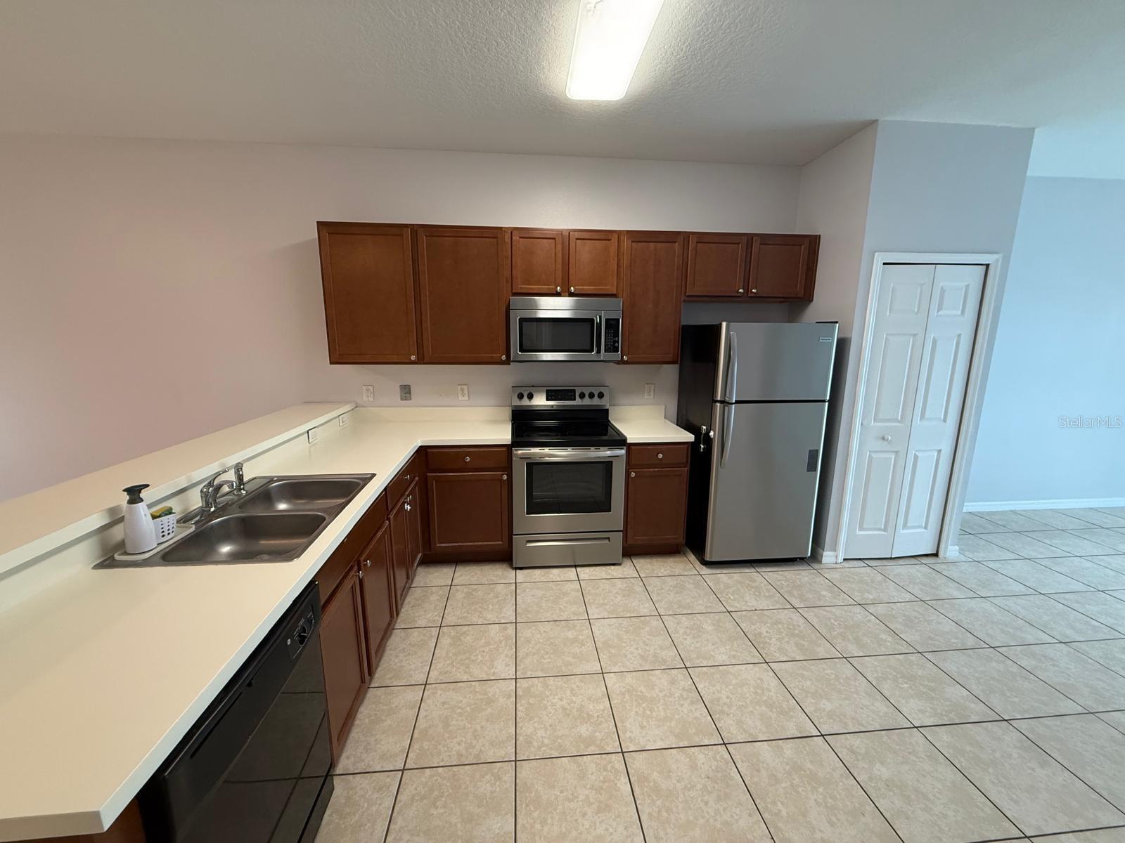 Image 7 of 26 For 816 Abbeville Court B