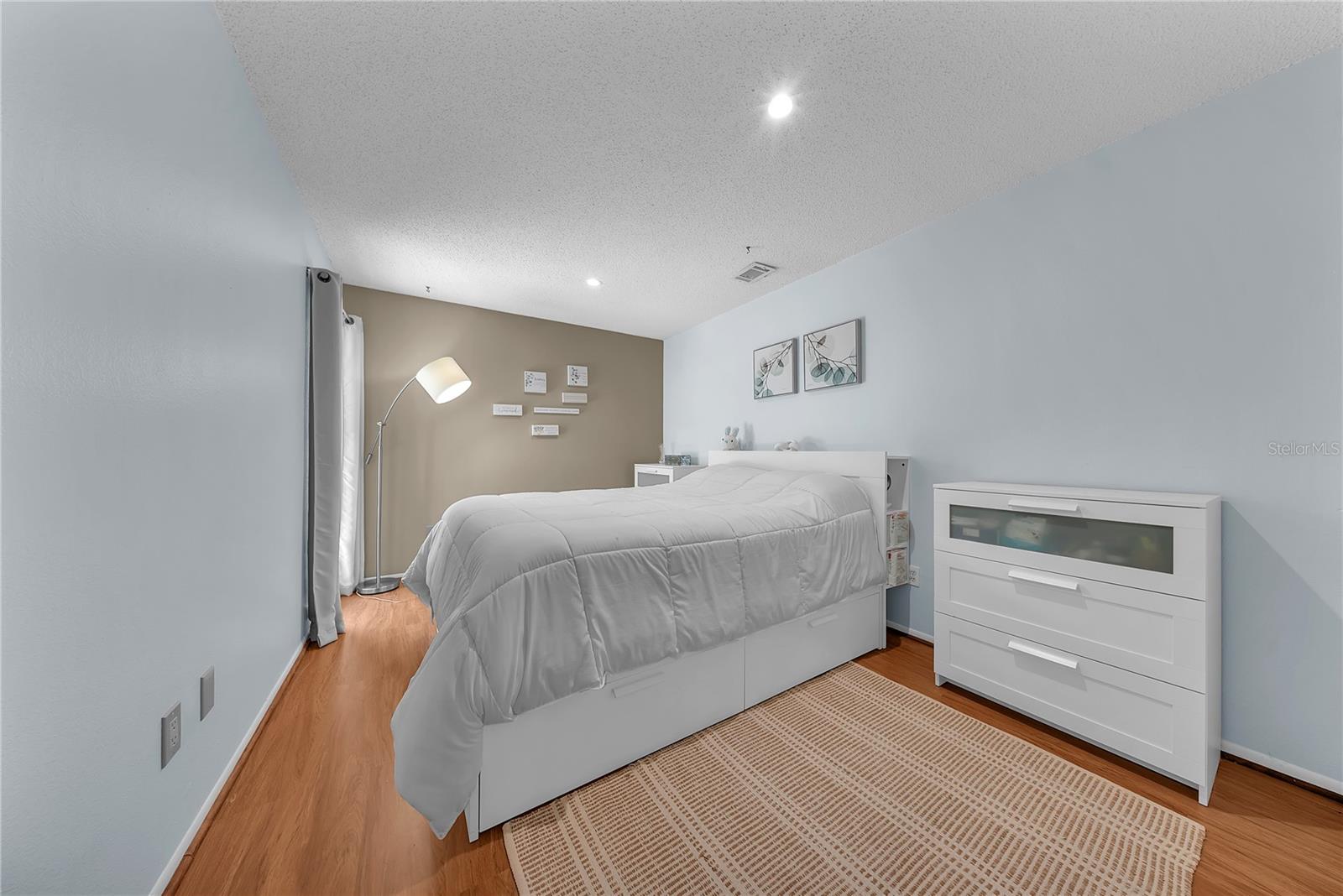 Image 25 of 66 For 1352 Ortega Street