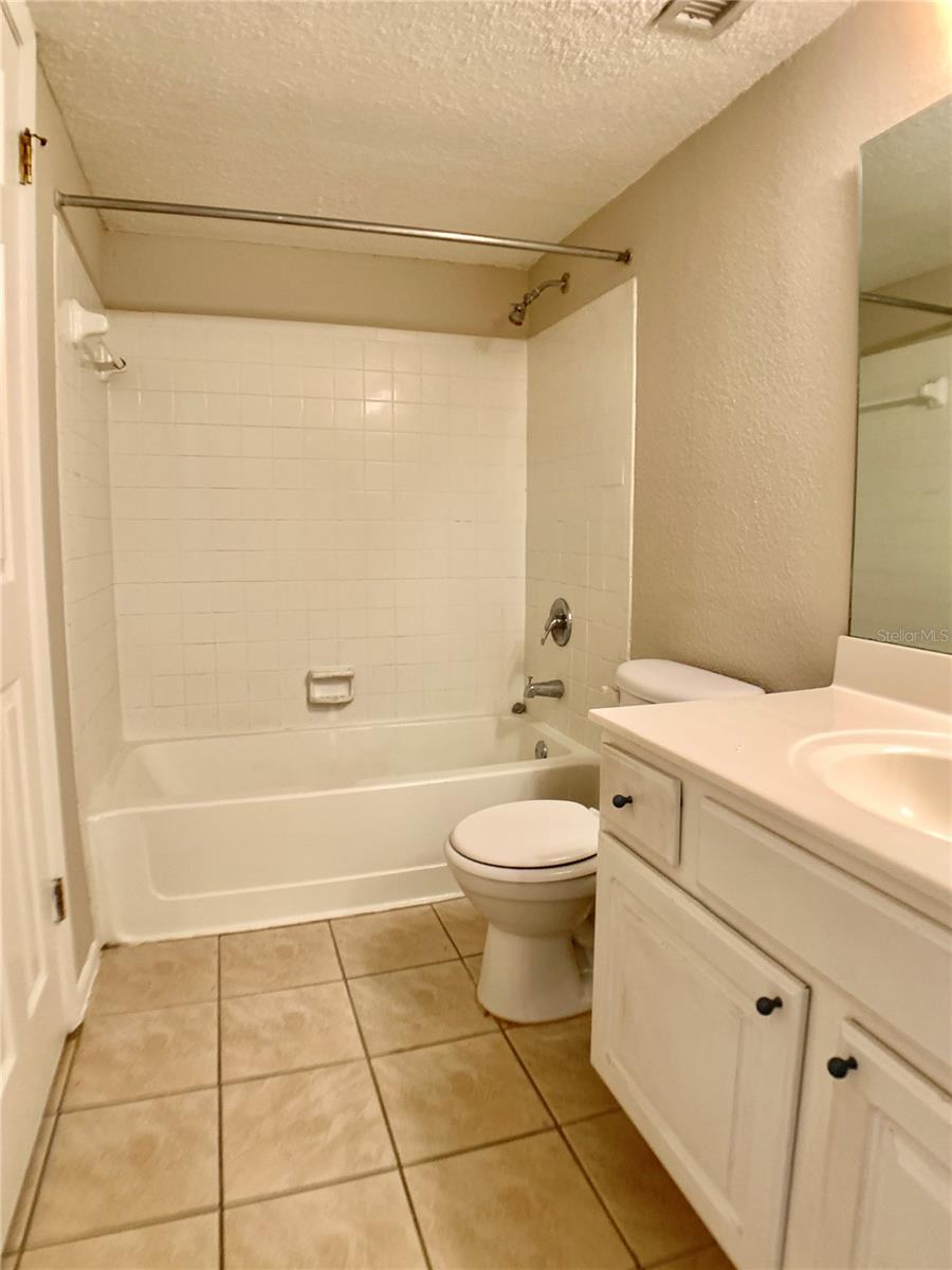 Image 14 of 22 For 3700 Idlebrook Circle 210