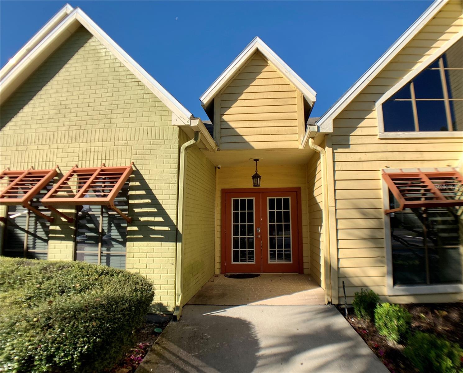 Image 3 of 22 For 3700 Idlebrook Circle 210